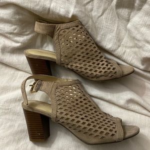 Nude heals with ankle strap